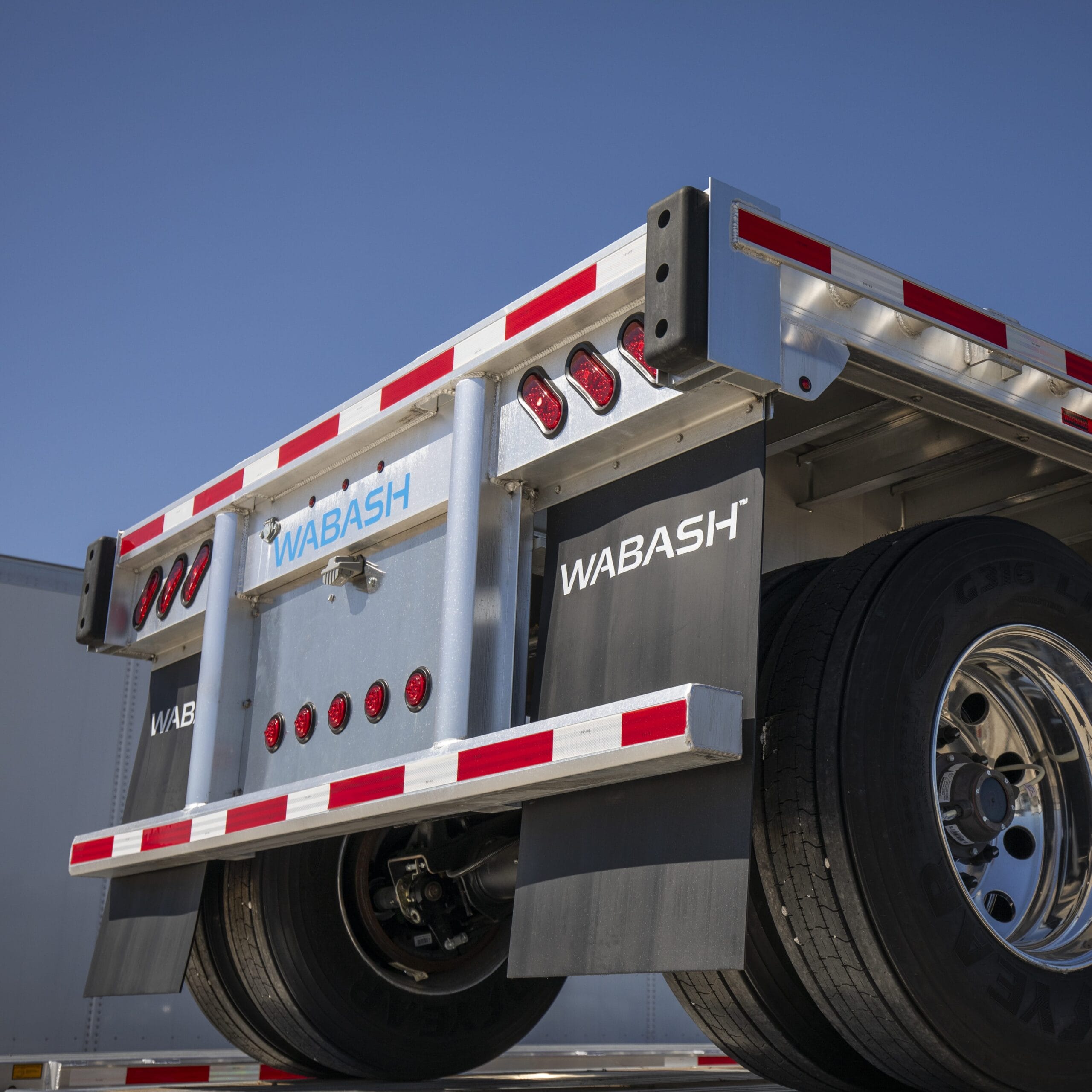 Wabash aluminum platform trailer at River-Roads